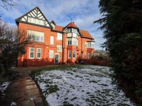Clifton Drive Apartment